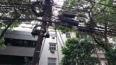 A REDE AÉREA DA RUA DEZENOVE DE FEVEREIRO BAIRRO BOTAFOGO NO RIO DE