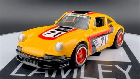 Premium Hot Wheels Porsche Exotic Envy Hkc Yellow