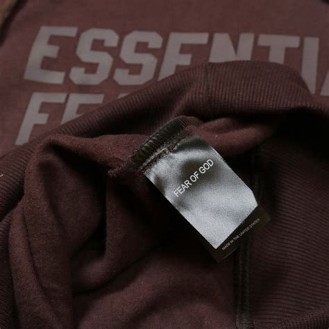 Hoodie Essentials Fear Of God Fog Coklat Fesyen Pria Pakaian Baju Luaran Di Carousell