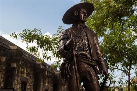 Statues of Heroes | The Alamo