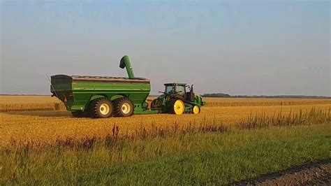 2 John Deere S690 Combines Harvesting Oats YouTube