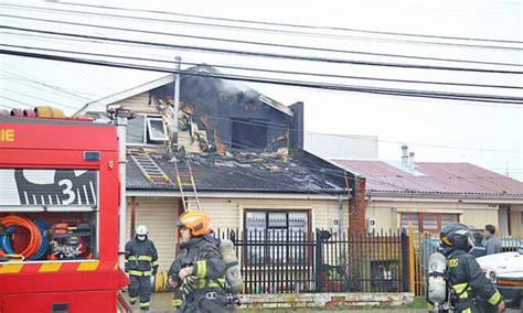 Incendio Destruyó Segundo Piso De Una Vivienda En La Villa Silva Henríquez La Prensa Austral