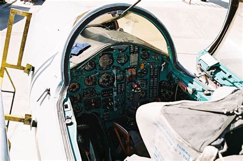 MiG-25 | Cockpit, Airplane flying, Airplane