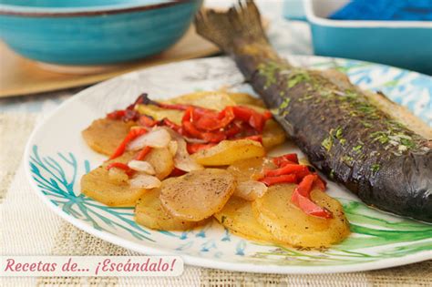 Receta Trucha al horno con jamón patatas y pimiento un pescado