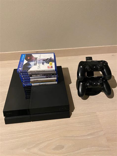 Playstation 4 M 2 Kontrollere Og 7 Spill FINN Torget