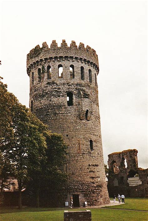 Nenagh Castle Boarding Time