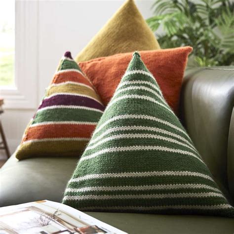 Free Knitting Pattern for Triangle Cushions - Knitting Bee