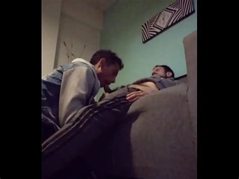 Mamada y cogida en el sofá XVIDEOS