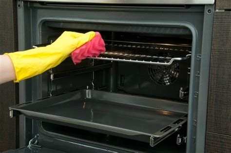 Using Ammonia for Cleaning Oven Racks | ThriftyFun