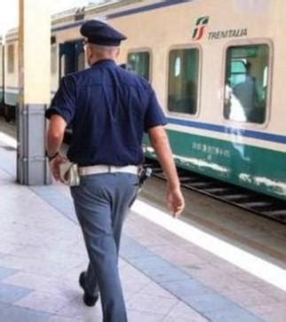 Fabriano Il Cane Antidroga Fiuta Qualcosa Ma Lui Oppone Resistenza