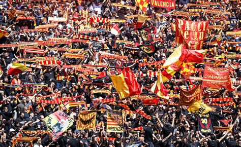 Lecce Un Cortometraggio Svela Le Maglie Per La Stagione