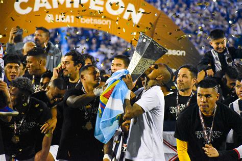 Alianza History 📜💙 2️⃣6️⃣🏆 On Twitter 🖼️ Alianza Lima Se Consagró BicampeÓn 🏆🏆 Y Como El Más