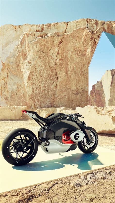 BMW Motorrad working on wireless charging for bikes via Side Stand ...