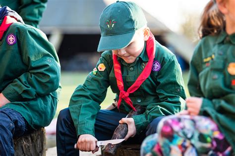 L R Om Uniformen Kfum Spejderne