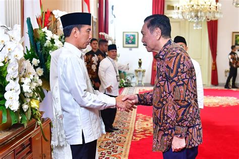 Foto Presiden Jokowi Gelar Griya Bersama Para Menteri Di Istana Negara