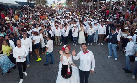 Urbis La Alcaldesa Paty Lobeira De Yunes En Traje De Jarocha