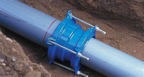 Соединение канализационных труб: стыковка из различных материалов