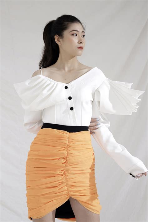 Hot girl đồng phục trường Hutech xinh xắn cao 1m71 Báo Dân trí