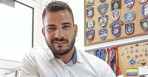 Ο Μιχάλης Λώλης μιλά για τη ζωή του ως ανοιχτά gay αστυνομικός στην Ελλάδα People Style Ειδήσεις