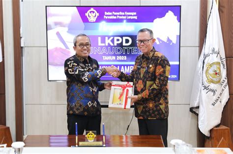 Sekdaprov Fahrizal Serahkan Laporan Keuangan Pemerintah Daerah Tahun