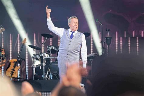 Roland Kaiser Rockt Dresden Tausende Fans Singen Und Feiern Am