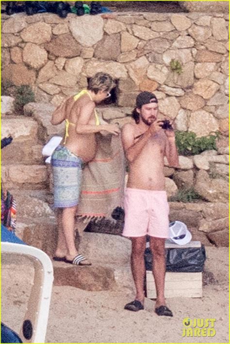 Pregnant Kate Hudson Hits The Beach In Bright Yellow Bikini Photo Bikini Kate Hudson