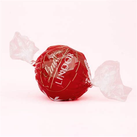 Lindt Lindor Milk Chocolate Truffles Maxi Ball 500g Moonpig