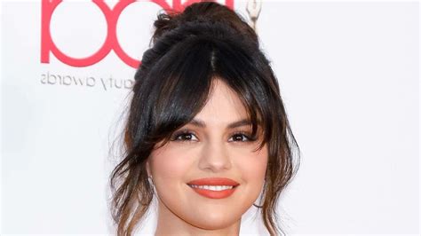 Selena Gomez Didn T Feel Pretty Enough In Early 20s Talks Break From