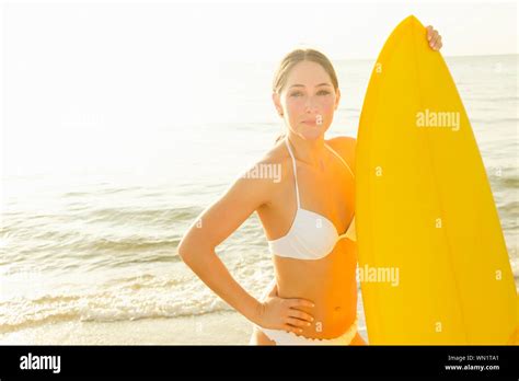 Weisser bikini Fotos und Bildmaterial in hoher Auflösung Alamy