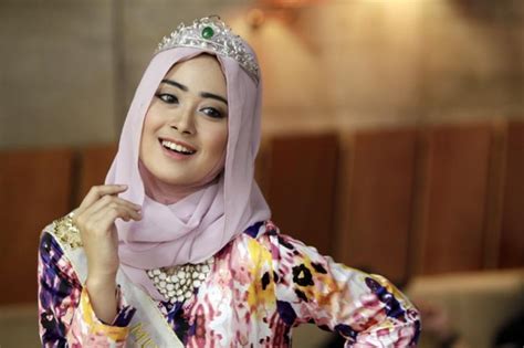 7 Hot Sexy Nina Septiani Bikini Pics