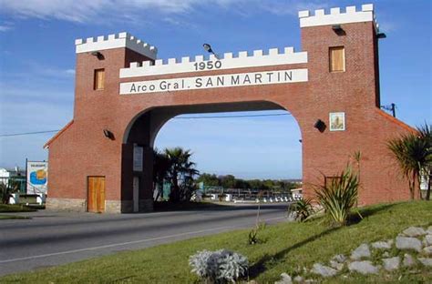 Arco de entrada - Fotos de Miramar - Archivo wa-4040