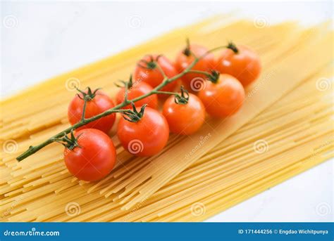 Espaghetti Crudo Pastas Italianas Spaghetti Amarillo Sin Cocer Largo