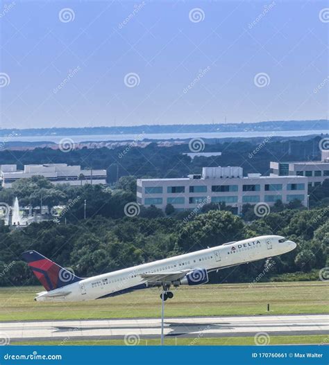 Delta Airlines Boeing 757 Takeoff From Tampa Airport Editorial Photo