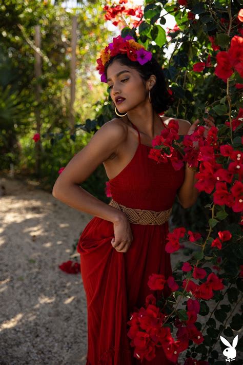 Angel Constance Seductively Reveals Sexy Hot Body Photos