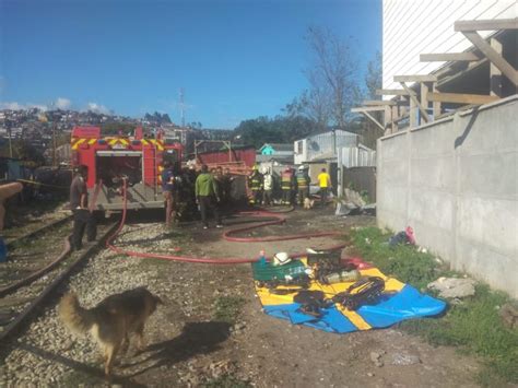 Dos viviendas son consumidas por incendio en cercanías a Cesfam en Lota