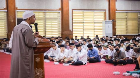 Penyampaian Tausiah Tentang Isra Mikraj Nabi Muhammad Saw Dalam