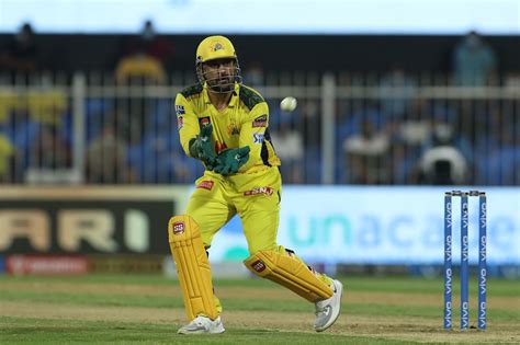 MS Dhoni prepares to catch the ball | ESPNcricinfo.com