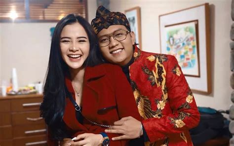 Bella Bonita Lincah Joget Dikehamilan Muda Paras Serta Aura Istri