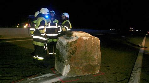 A81 Villingen Schwenningen Todes Drama Fels fällt auf Straße