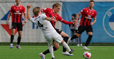 V Kingur Skora I Sex Gegn Bv R V Is