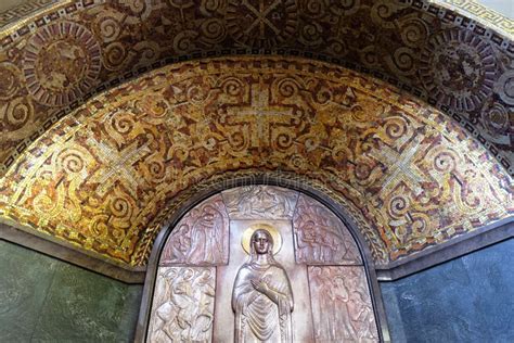 Altar Da Virgem Maria Na Igreja De Saint Blaise Em Zagreb Foto De Stock