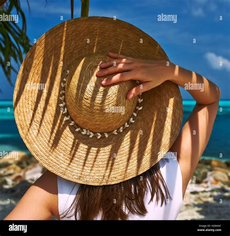 Woman with sun hat at beach Stock Photo - Alamy