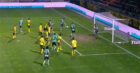 VIDEO SPORTING MARCA GOLO EM LANCE EM FORA DE JOGO VAR A DORMIR