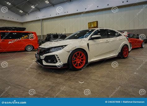 Honda Civic Hatchback Modified Red