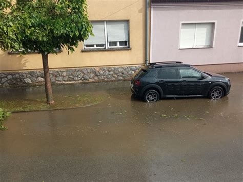 Foto Olujno Nevrijeme Poharalo Bjelovar Vatrogasci Imaju Pune Ruke