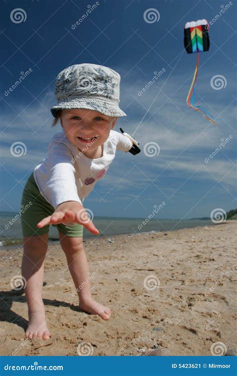 Cerf Volant De Vol De Petite Fille Image Stock Image Du Joie Libre