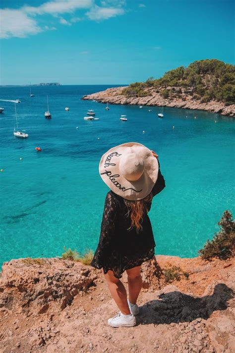 15 Ridiculously Easy Travel Instagram Photo Ideas And Poses Helene In