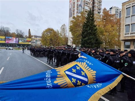 Foto Video Veliki Defile U Tuzli Povodom Dana Dr Avnosti Bih