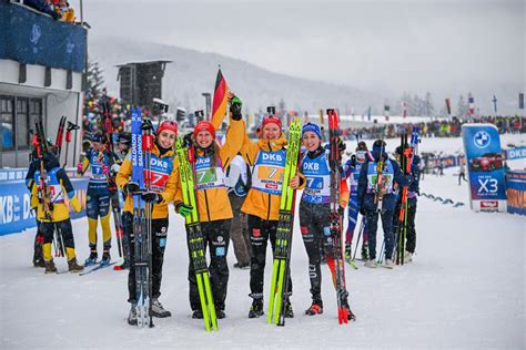 Biathlon Franziska Preuss Domine Lou Jeanmonnot Dans Le Final Du