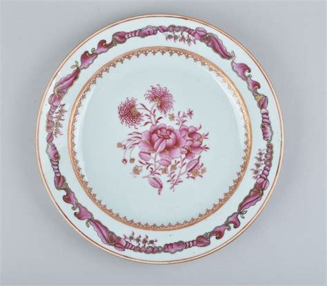 Proantic Quatre assiettes à décor de rocailles en porcelaine de Chi